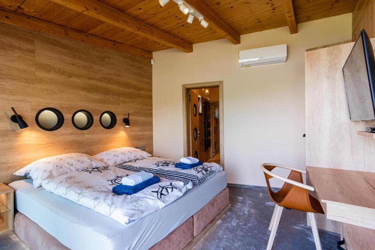Marina Liptov Pri Liptovskej Mare Hotell Bobrovník Exteriör bild