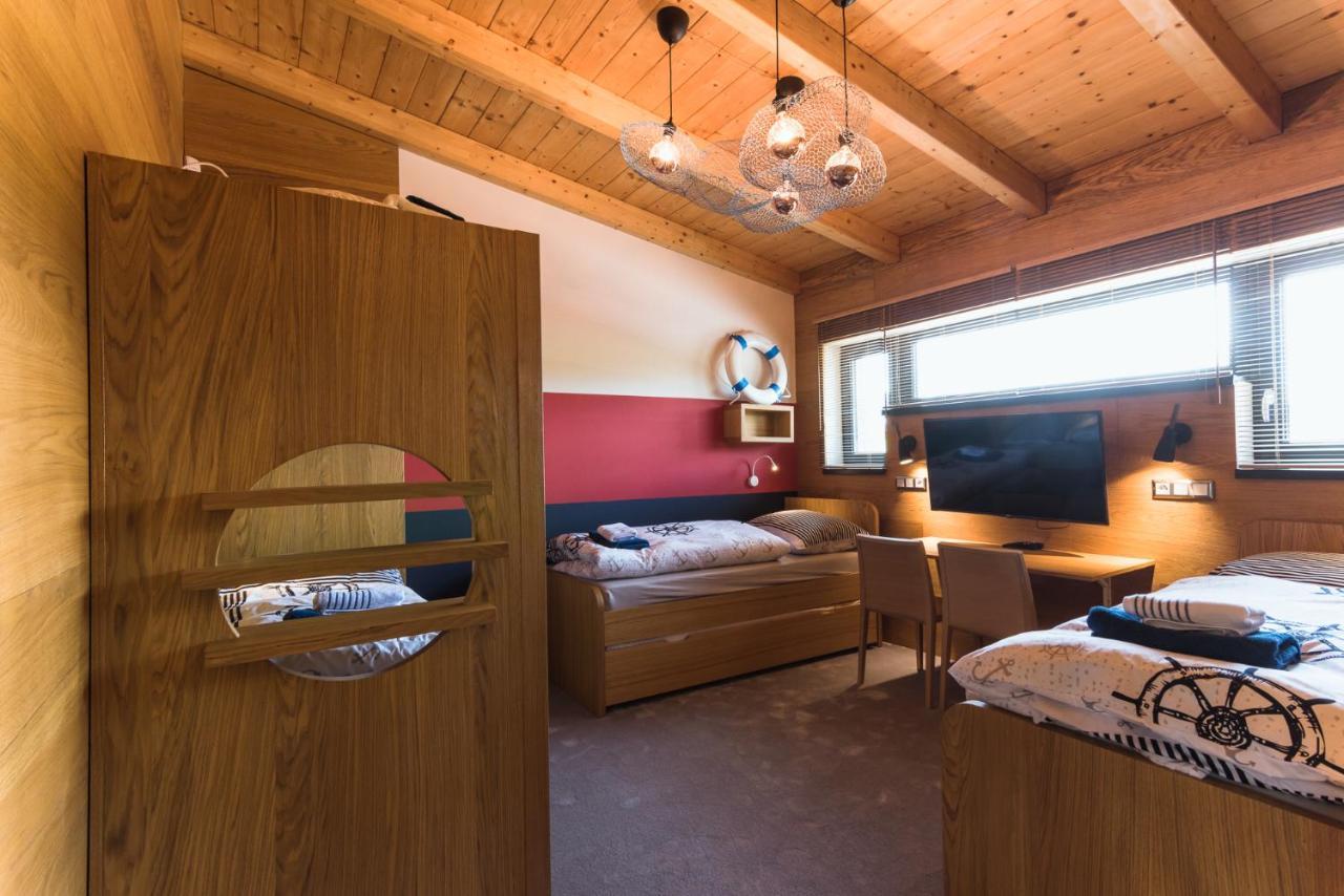 Marina Liptov Pri Liptovskej Mare Hotell Bobrovník Exteriör bild