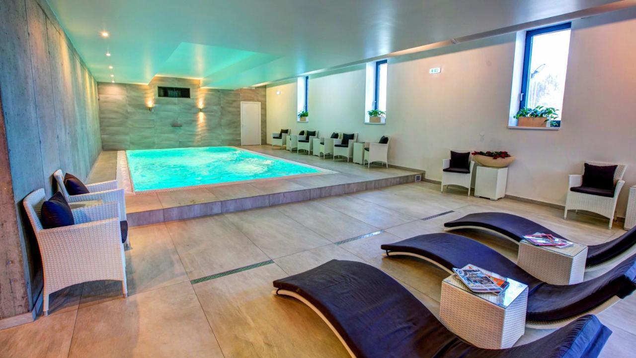 Marina Liptov Pri Liptovskej Mare Hotell Bobrovník Exteriör bild
