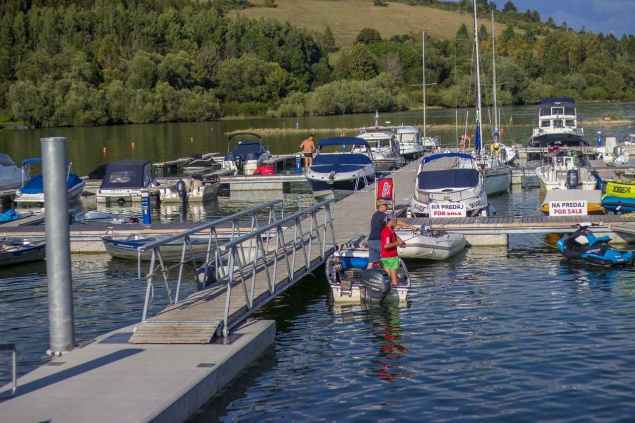 Marina Liptov Pri Liptovskej Mare Hotell Bobrovník Exteriör bild